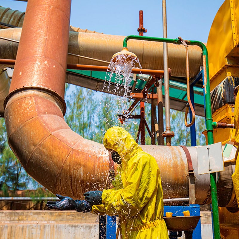 ProSafety hätäsuihkut jalustamallit 800x800 - ProSafety Turvadušid tagavad tööohutuse kemikaalidega kokkupuutel. Avariidušid, näoturvadušid ja kehadušid pakuvad kiiret abi ning ennetavad raskeid vigastusi.